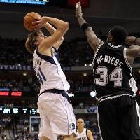 Nowitzki Cemerlang, Mavs Raih Kemenangan Pertama