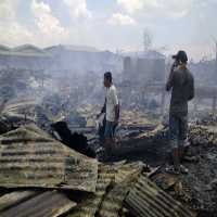 Warga Amankan Lokasi Kebakaran dari Para Pemulung