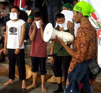 BEM SI Tuntut Penuntasan Century