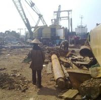 Rela Menyelam Demi Seonggok Besi