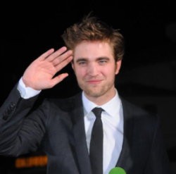 Janda Kurt Cobain Singkirkan Robert Pattinson