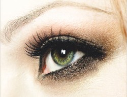 Riasan Sempurna Untuk Bentuk Mata Kecil