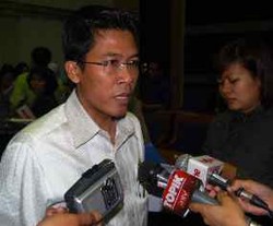  Tiba di Bareskrim, Misbakhun Dikawal Lily Wahid & Akbar Faizal