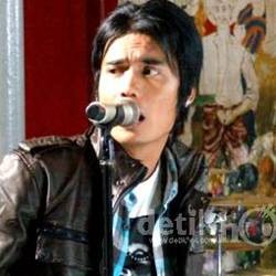 RI Semrawut, Charly ST12 Bikin Lagu Rindu Bersatu