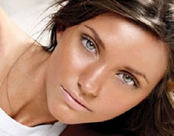 Tips Memilih Warna Lipstik Nude Sesuai Warna Kulit