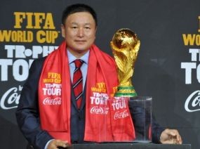 Ketika Huh Sentuh Piala Dunia