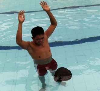 Batu Seberat 5 Kg Bisa Terapung