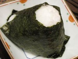 Onigiri: Nasi Kepal Jepang yang Populer
