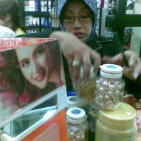 Wajah Memerah, Tanda Kosmetik Berbahaya