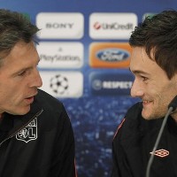 Bus Kena Macet, Lyon Tetap Semangat