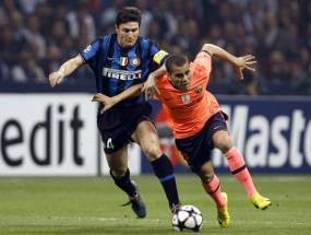 Alves Tak Sabar Jamu Inter di Nou Camp