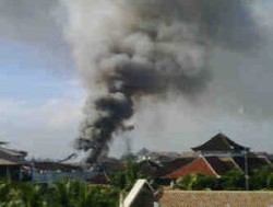 Toko Sekitar TKP Tetap Evakuasi Barang