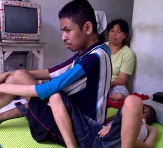 Terserang Lumpuh Sejak Balita