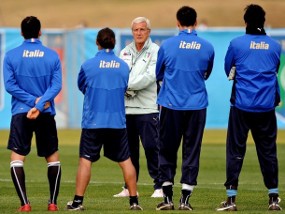 Lippi Pentingkan Performa, Abaikan Prestasi Klub