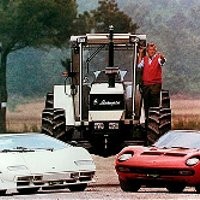 Lamborghini, Traktor Lawan Roadster