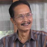 Engkom Komar Mencapit Gunting Rambut Sejak 46 Tahun Lalu