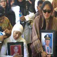 Haru Biru Iringi Pemakaman Teeza di TPU Tanah Kusir