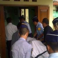 Tiba di Rumah, Jenazah Teeza Disambut Isak Tangis