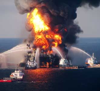 Pengeboran Minyak Terbakar