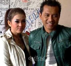 Anang ke Mekkah Bersama Syahrini