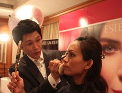 Beauty Profile: Alex Cho dari Estee Lauder