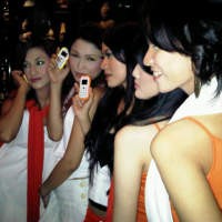 Indosat Pasok 100 Ribu Ponsel TiPhone