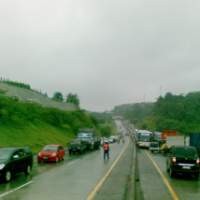 Kendaraan Antre Panjang di Tol Pasteur Arah Padalarang