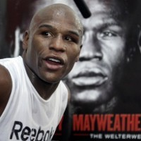 Mayweather: Mosley Tak Mungkin Menang