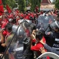 PM Abhisit Tolak Kompromi dengan Kaus Merah