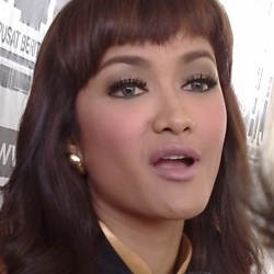 Julia Perez Diminta Kyai Tutup Aurat