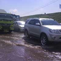 Jalan Raya Porong Digenangi Air Setinggi 50 Cm