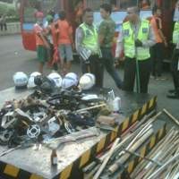 Polda Metro Sita Senjata Tajam & Tilang 353 Mobil Jakmania