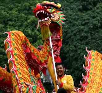 Barongsai dan Reog di HUT TMII