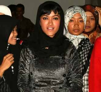 Aksi Julia Perez di Pacitan