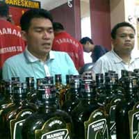 Polisi Bekuk Pengedar Miras Palsu