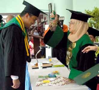 Wagub Jabar Diwisuda di UMJ
