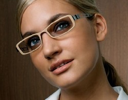 Memilih Kacamata Sesuai Bentuk Wajah