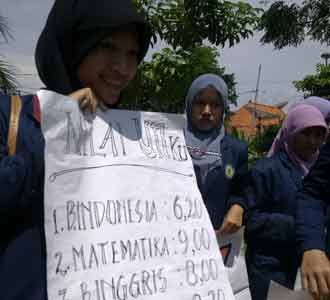 Siswa SMA Tamiriyah Rayakan Kelulusan