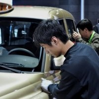 Aksi Para Pembersih Mobil