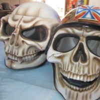 Helm Tengkorak, Dibuat Timbul Jadi Makin Hidup