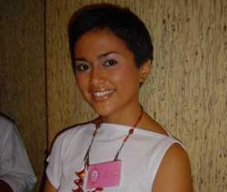 Demi Red Cobex, Sarah Sechan Rela Panas-panasan di Pasar