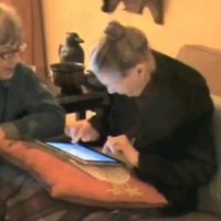 Penyair Gaek Diklaim Pengguna Tertua iPad