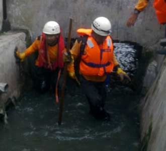 Bocah Terseret Arus Saluran Air 