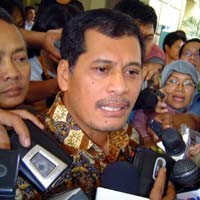 Nurdin Halid Bantah Terciprat Suap