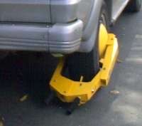 Parkir di Depan Kantor Imigrasi Jaksel, 3 Mobil Digembok