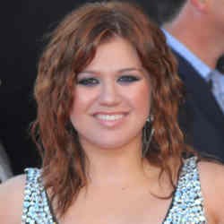 Tiba di Jakarta, Kelly Clarkson Dorong Koper Sendiri