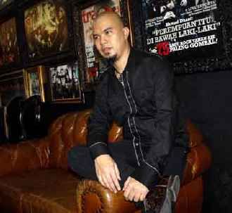 Ahmad Dhani Berpesta