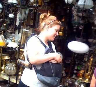 Kelly Clarkson Jalan-jalan di Jakarta