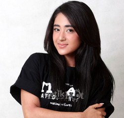 Dewi Persik Pamer Putus Cinta di Facebook