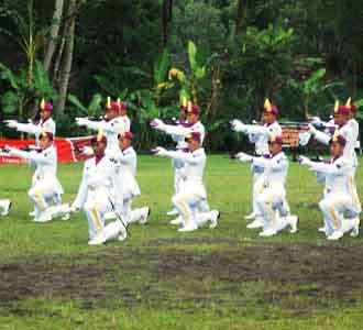 Kolone Senapan di Penutupan ARC 2010